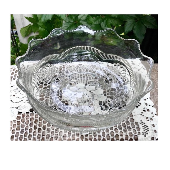 Vintage Crystal Glass Bowl/Fruit Bowl/Serving Bowl - Picture 2 of 8